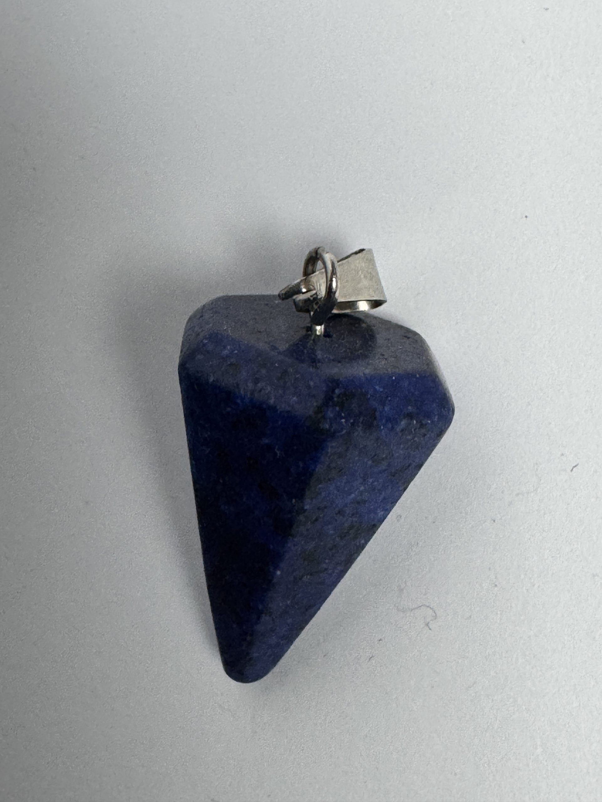 Ciondolo in Sodalite – Intuizione, Verità, Risveglio Mentale