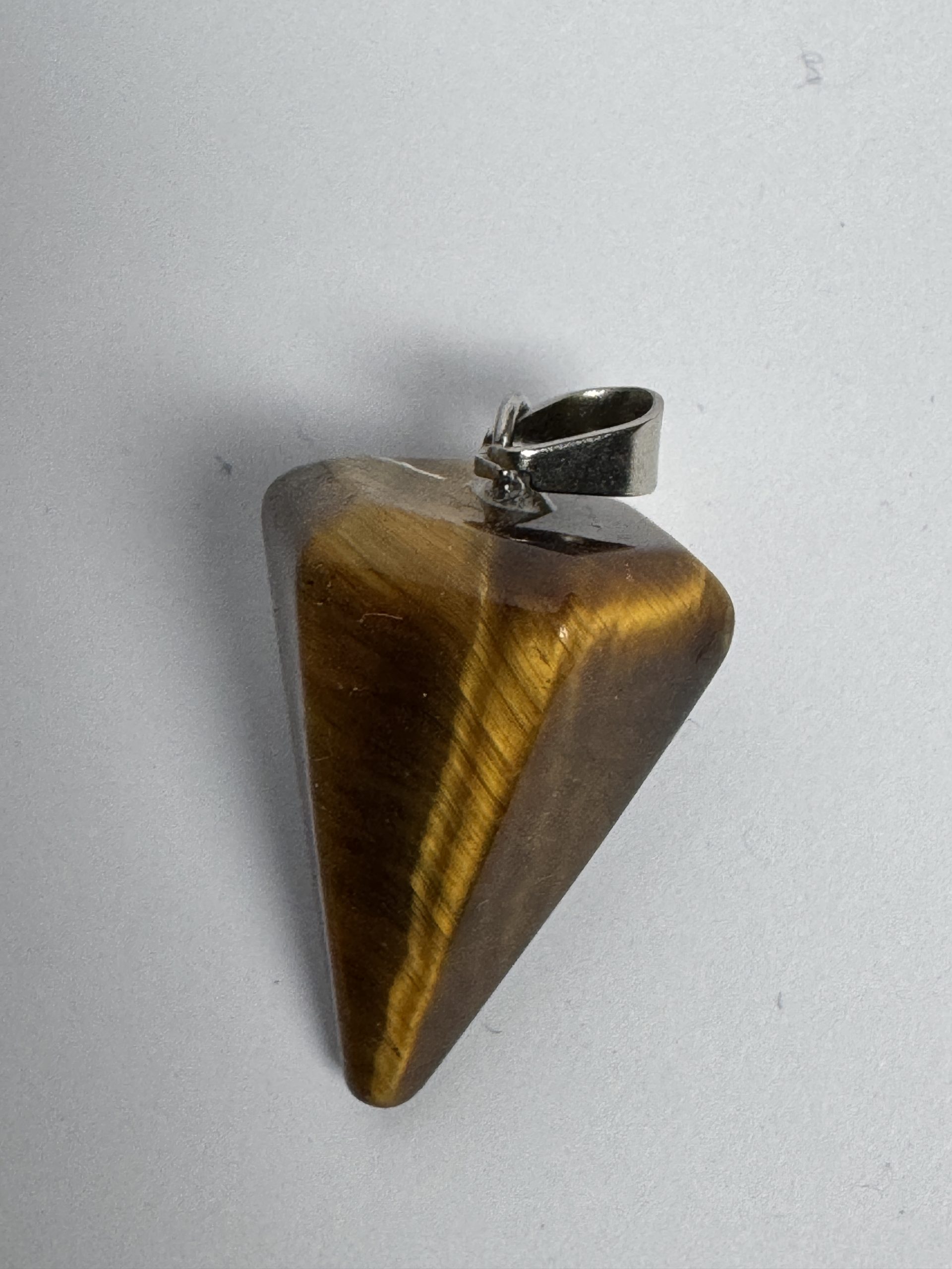 Ciondolo in Occhio di Tigre – Protezione, Forza, Radicamento