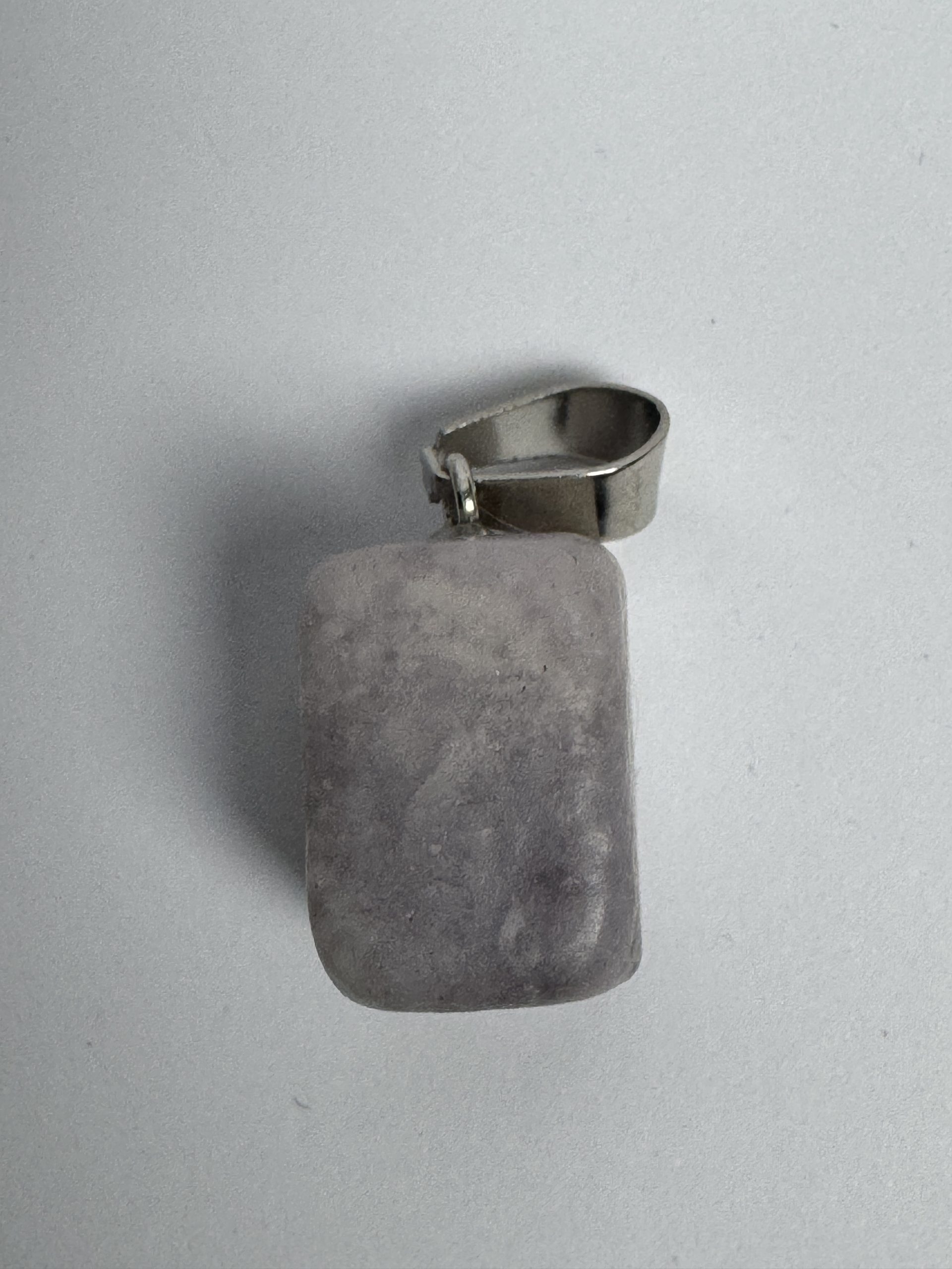 Ciondolo in Lepidolite – Stabilità, Calma, Liberazione Emotiva